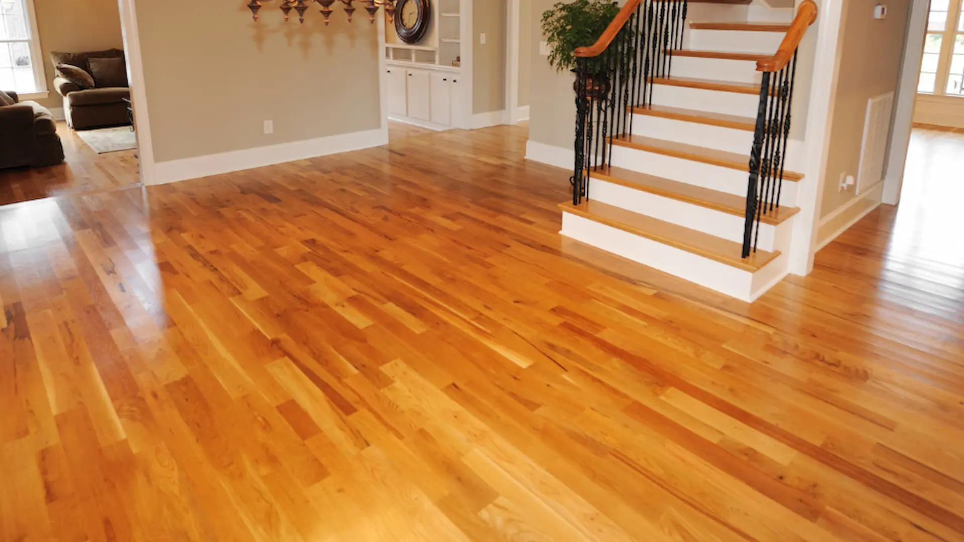 benefits-of-using-natural-cedar-wood-floor-for-your-office-or-home